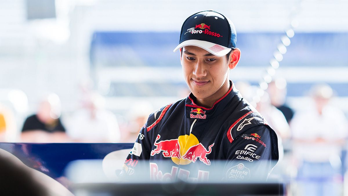 Sean Gelael, pembalap Indonesia di Formula 2. Copyright: © Soicaumienbac.cc