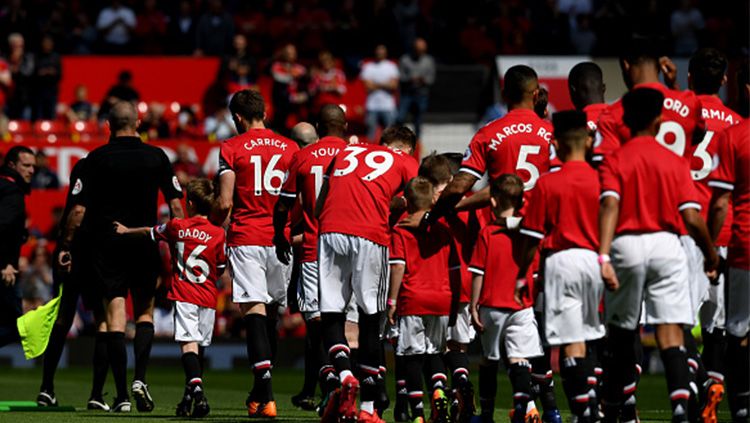 Seluruh pemain Manchester United. Copyright: © INDOSPORT