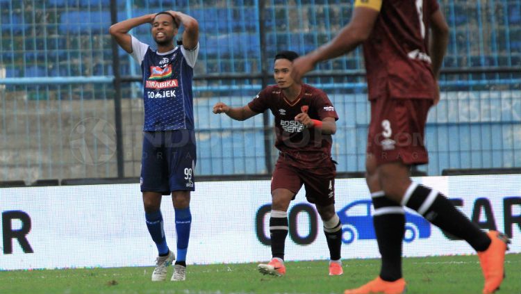 Ekspresi Thiago Furtuoso saat gagal menyelesaikan peluang gol Copyright: © Ian Setiawan/INDOSPORT