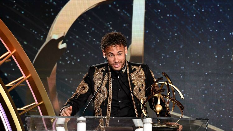 Neymar raih penghargaan Pemain Terbaik Ligue 1. Copyright: © Twitter/PSG