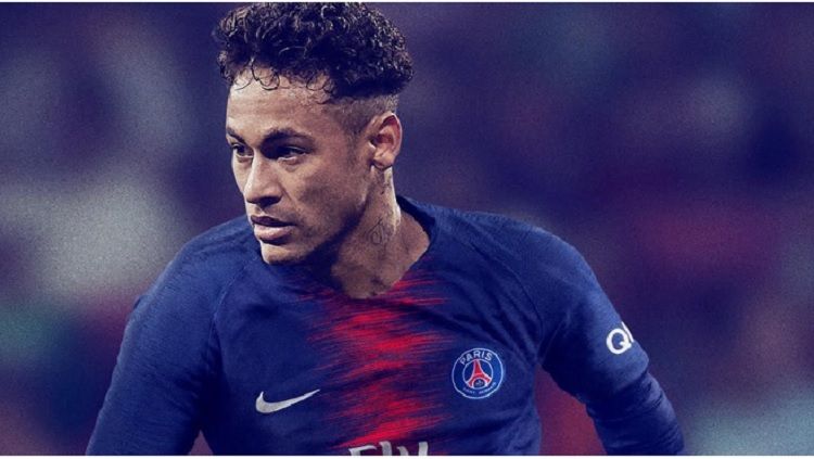 Jersey anyar PSG musim 2018/19. Copyright: © Paris Saint-Germain