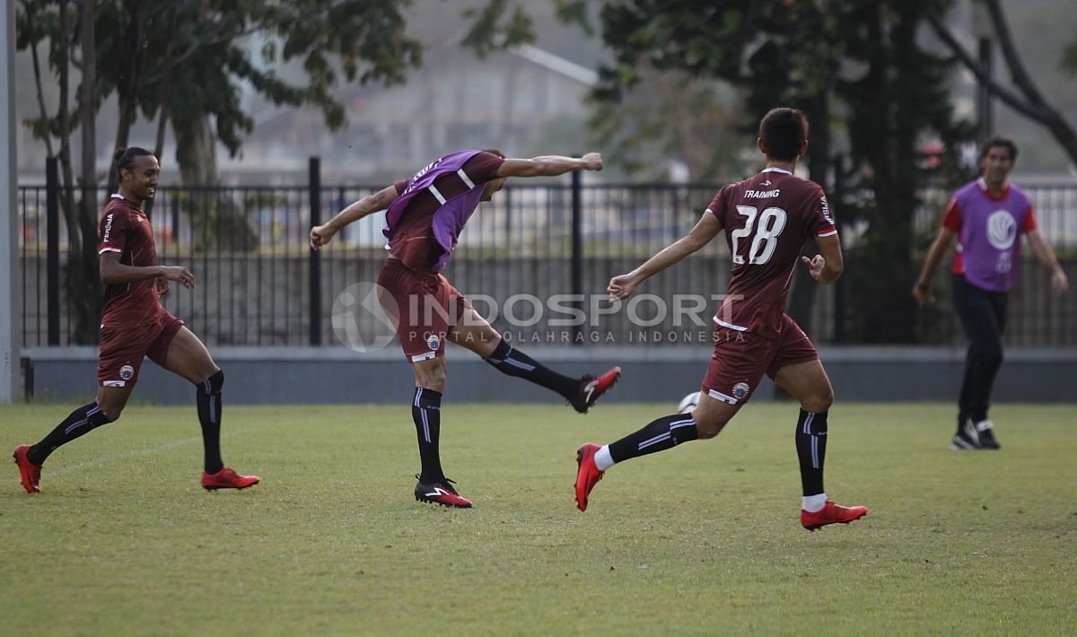 Latihan Persija Jakarta. Copyright: © Herry Ibrahim/INDOSPORT.COM