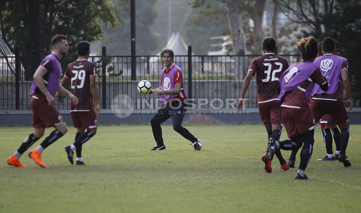 Suasana latihan pemain Persija Jakarta. Copyright: © Herry Ibrahim/INDOSPORT.COM