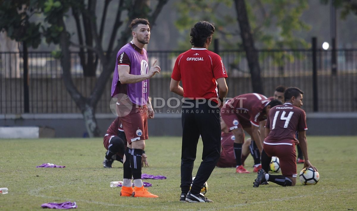 Situasi latihan para pemain Persija Jakarta. Copyright: © Herry Ibrahim/INDOSPORT.COM