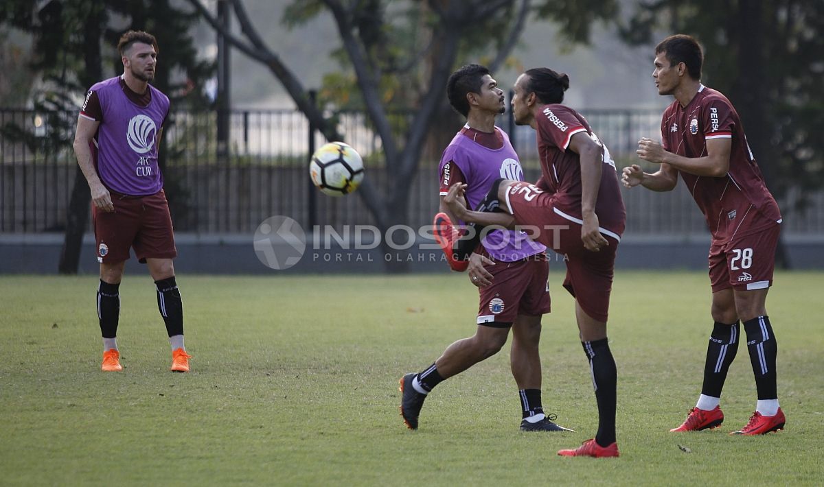 Suasana latihan pemain Persija Jakarta. Copyright: © Herry Ibrahim/INDOSPORT.COM
