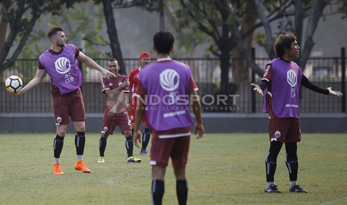 Latihan Persija Jakarta. Copyright: © Herry Ibrahim/INDOSPORT.COM