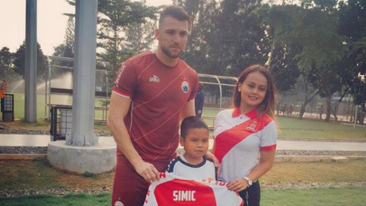 Marko Simic berfoto dengan Dimas dan Esti Lestari. Copyright: © Instagram/@lestarisciucatti