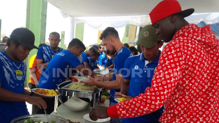 Persib Bandung menggelar acara munggahan sebelum Bulan Ramadhan. Copyright: © Arif Rahman/INDOSPORT