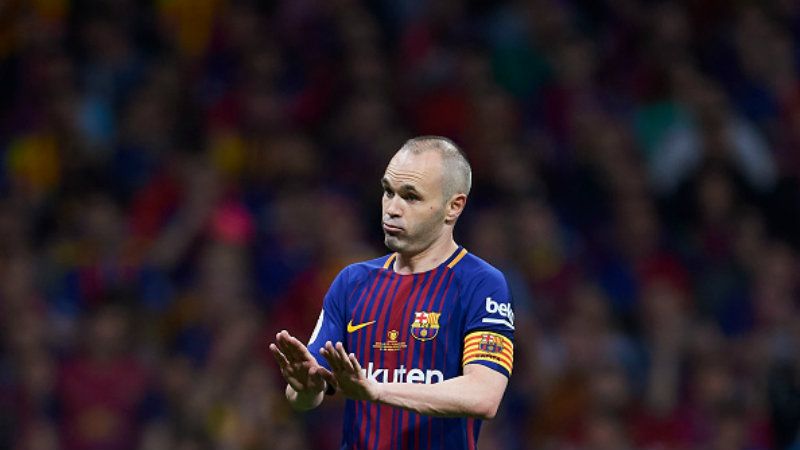 Barcelona berbuat usil dengan mengunggah video menyakitkan bagi Chelsea berupa gol Andre Iniesta ke gawang mereka yang diputar berulang hingga mencapai 10 jam. Copyright: © INDOSPORT