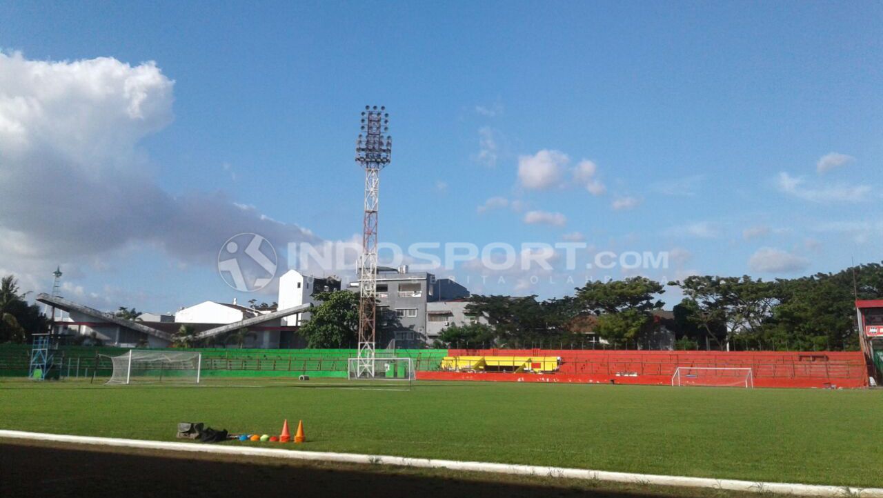 Manajemen PSM Makassar masih belum bisa melanjutkan perbaikan Stadion Andi Mattalatta secara masif, termasuk pencahayaan yang menjadi poin penting. Copyright: © Wira Wahyu Utama/Indosport.com