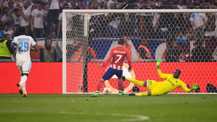 Antoine Griezmann saat menceploskan bola ke gawang Marseille di final Liga Europa 2017/18. Copyright: © INDOSPORT