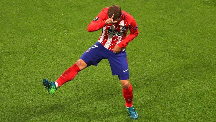 Selebrasi Antoine Griezmann usai mencetak gol pertama ke gawang Marseille. Copyright: © INDOSPORT