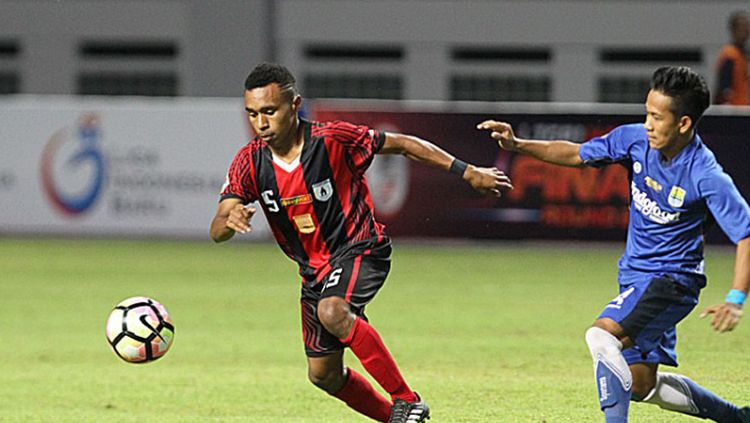 Todd Rivaldo (berseraga, Persipura) Copyright: © Topskor