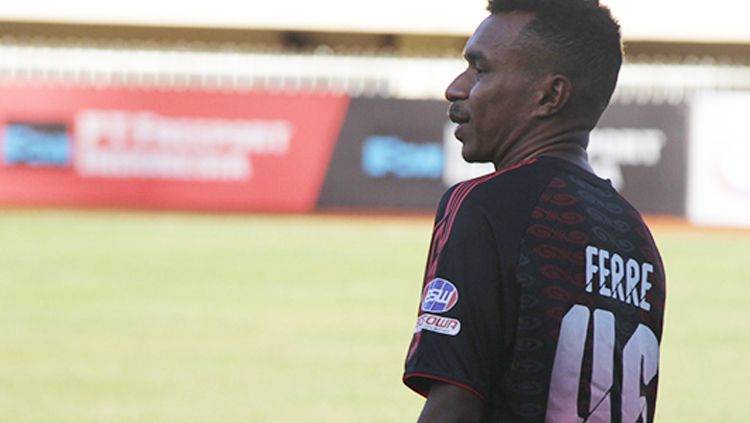 Todd Rivaldo (berseraga, Persipura). Copyright: © Kabar Papua