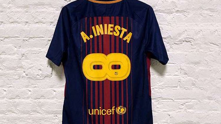 jersey khusus untuk Iniesta. Copyright: © Business Guide Africa