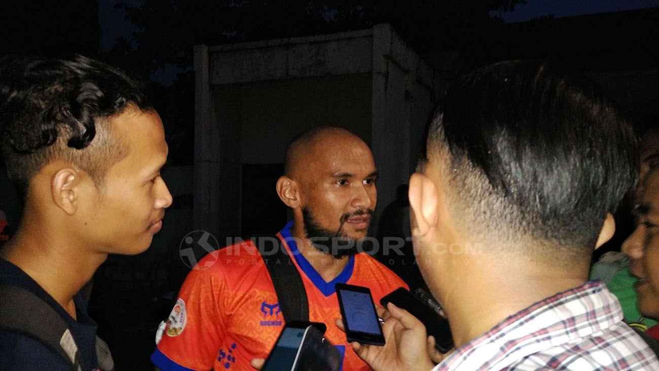 Kiper Persebaya Surabaya, Alfonsius Kelvan. Copyright: © Fitra Herdian/Indosport.com