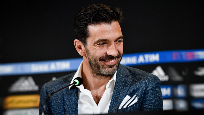 Gianluigi Buffon mengaku bahwa dirinya tidak yakin mendapatkan tempat utama di bawah mistar gawang Paris Saint Germain. Copyright: © Indosport.com