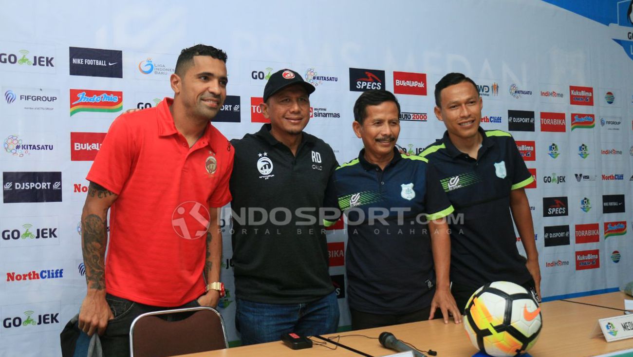 Sriwijaya vs PSMS Medan, Rahmad Darmawan dan Djajang Nurdjaman. Copyright: © Kesuma Ramadhan/Indosport.com