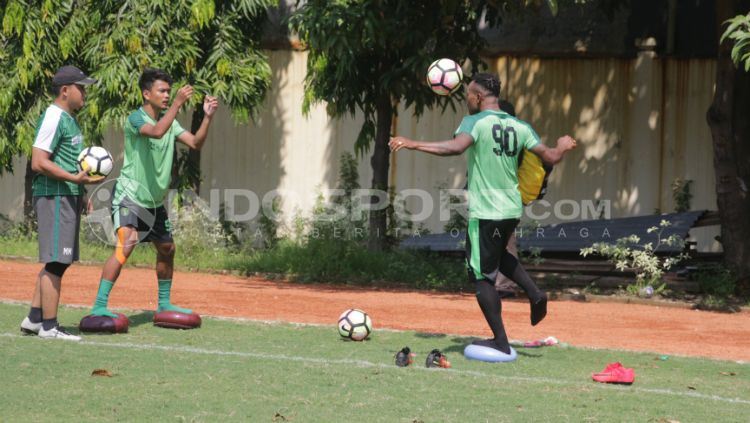 M. Hidayat, gelandang muda Persebaya. Copyright: © Fitra Herdian Ariestianto/INDOSPORT