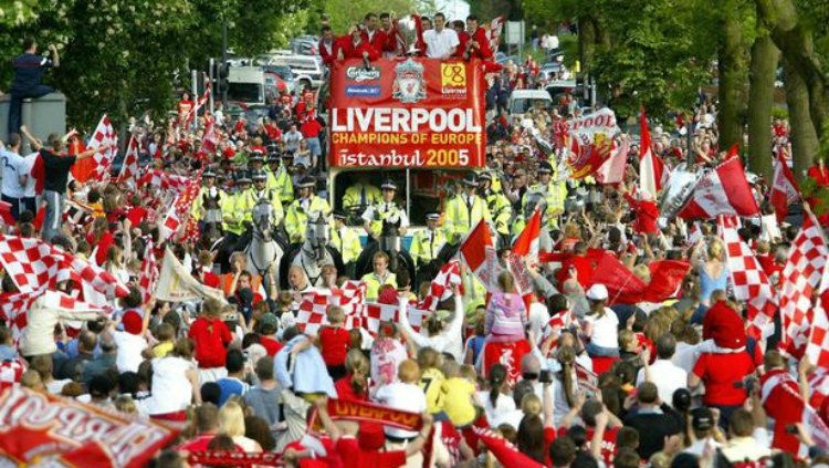 Para juara Liverpool tahun 2005. Copyright: © Mirror.