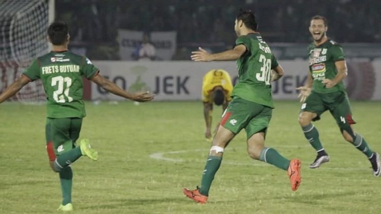 Dilshod merayakan gol tunggal yang dicetak ke gawang Sriwijaya FC Copyright: © instagram.com/psmsmedanofficial