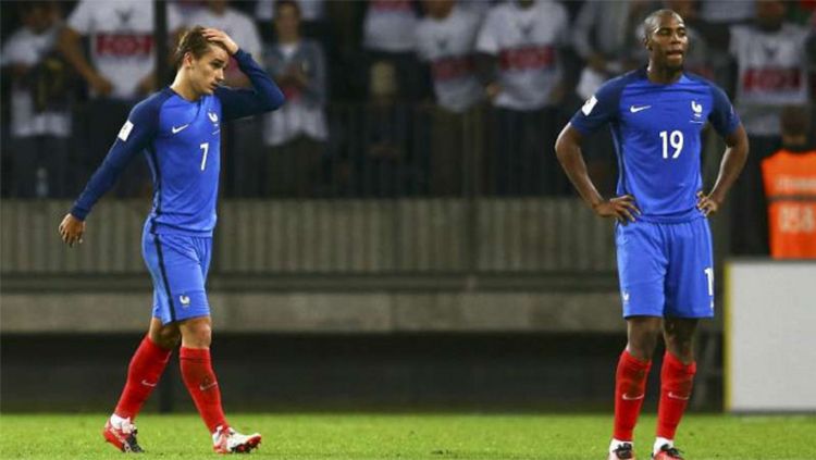 Antoine Griezmann (kiri) dan Djibril Sidibe (kanan) di Timnas Prancis Copyright: © Reuters