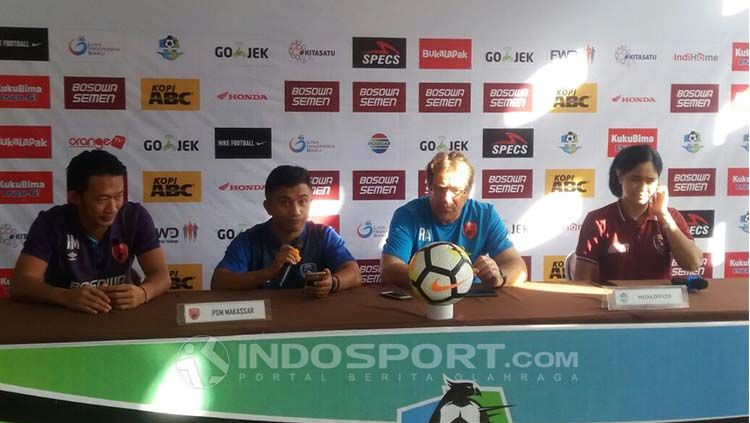 PSM Makassar saat konferensi pers jelang laga menghadapi Borneo FC Copyright: © INDOSPORT/Wira Wahyu