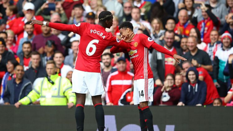 Reaksi berbeda ditunjukkan Paul Pogba dan Jesse Lingard usai didepak Manchester United jelang bursa transfer musim panas 2022. Copyright: © Getty Images