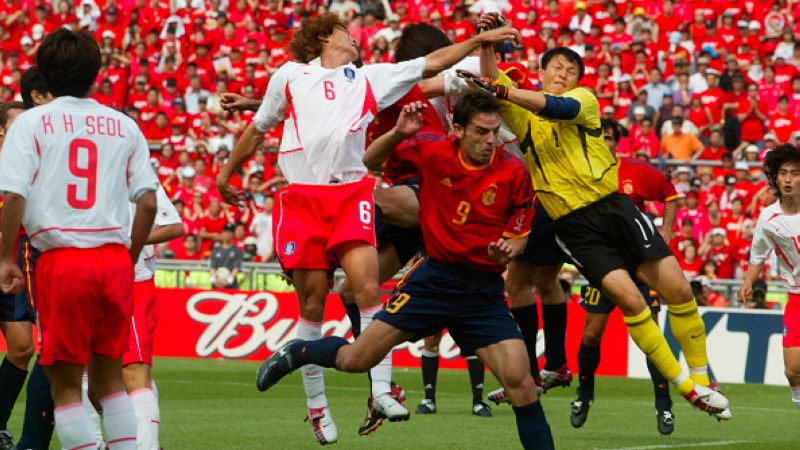 Lee Woon-jae vs Spanyol di Piala Dunia 2002. Copyright: &copy; INDOSPORT