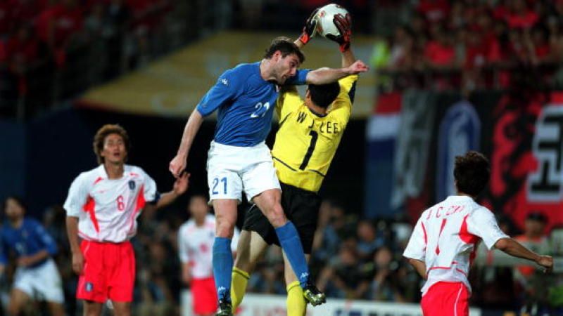 Italia vs Korea Selatan di Piala Dunia 2002. Copyright: © INDOSPORT