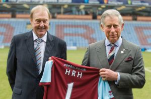 Pangeran Charles penggemar berat Burnley. Copyright: © FootBall5Star.com