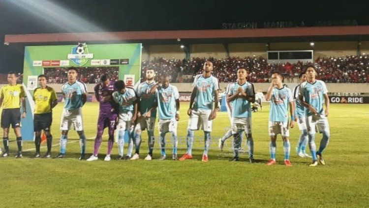 Skuat Madura United kala bertandang ke markas Persipura Jayapura di Liga 1 2018. Copyright: © Twitter/@MaduraUnitedFC