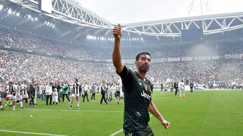 Gianluigi Buffon resmi ke PSG pada musim panas ini. Copyright: © INDOSPORT