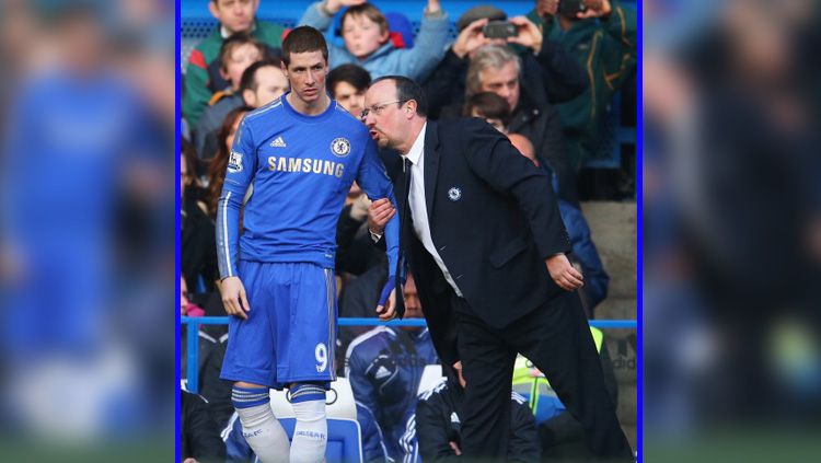 Fernando Torres (kiri) dan Rafael Benitez saat masih bekerjasama di Chelsea. Copyright: © INDOSPORT