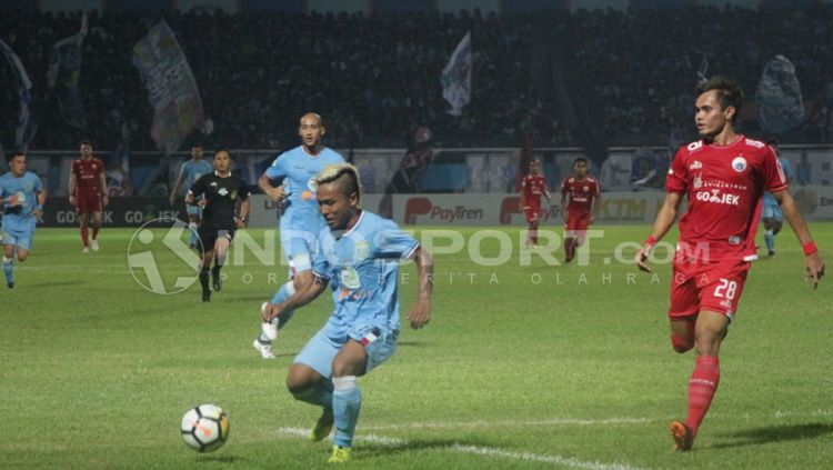 Persela Lamongan vs Persija Jakarta. Copyright: © Fitra Herdian/INDOSPORT