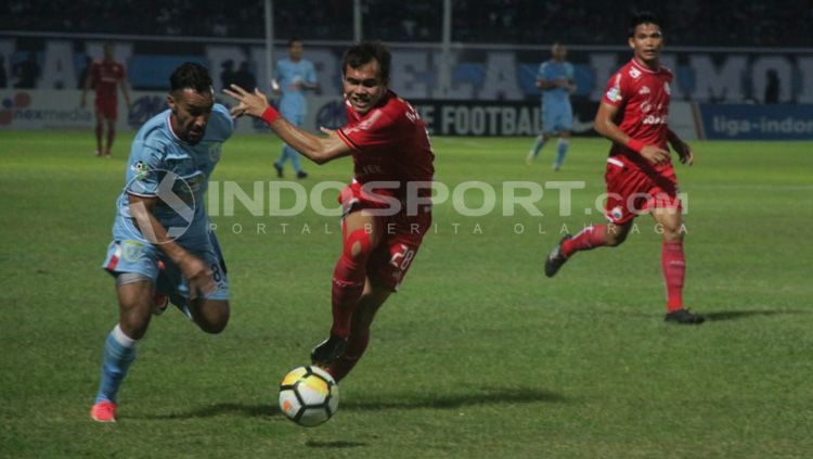 Situasi laga Persela Lamongan vs Persija Jakarta. Copyright: © Fitra Herdian/INDOSPORT