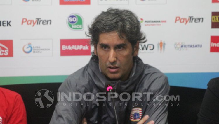 Pelatih Persija Jakarta, Stefano Cugurra Teco. Copyright: © INDOSPORT/Fitra Herdian
