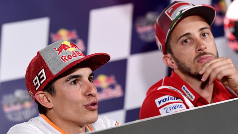 Kini Marc Marquez disebut telah memutuskan untuk menjalani operasi ketiganya. Di sisi lain, eks pembalap Ducati, Andrea Dovizioso justru mendapat keuntungan. Copyright: © Getty Image