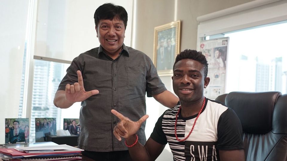 Osas Saha bersama Gede Widiade. Copyright: © Istimewa