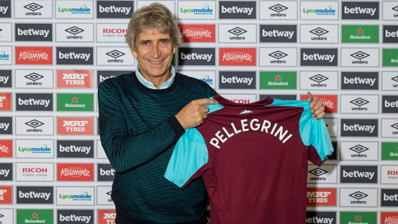 Manuel Pellegrini, pelatih West Ham United. Copyright: © Getty Image