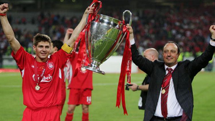 Mantan kapten dan pelatih Liverpool, Steven Gerrard (kiri) dan Rafael Benitez. Copyright: © Getty Image