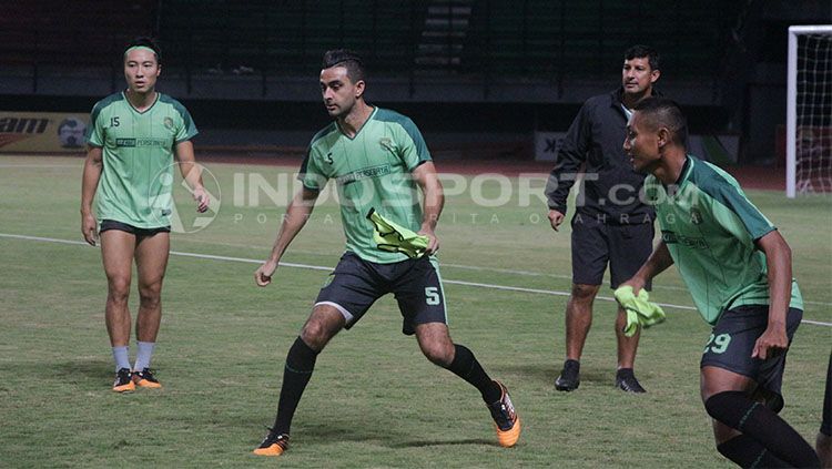 Otavio Dutra saat menjalani sesi latihan. Copyright: © Fitra Herdian/INDOSPORT