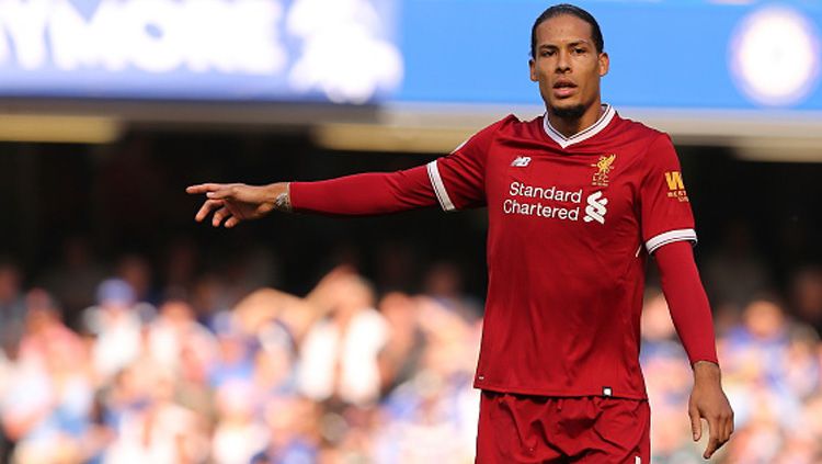 Virgil van Dijk mengungkap pendapatnya soal penunjukan wasit wanita untuk memimpin laga Piala Super Eropa 2019 Liverpool vs Chelsea. Copyright: © Getty Image