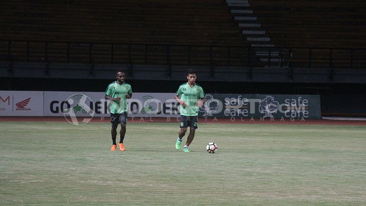 Latihan Persebaya. Copyright: © Fitra Herdian/INDOSPORT