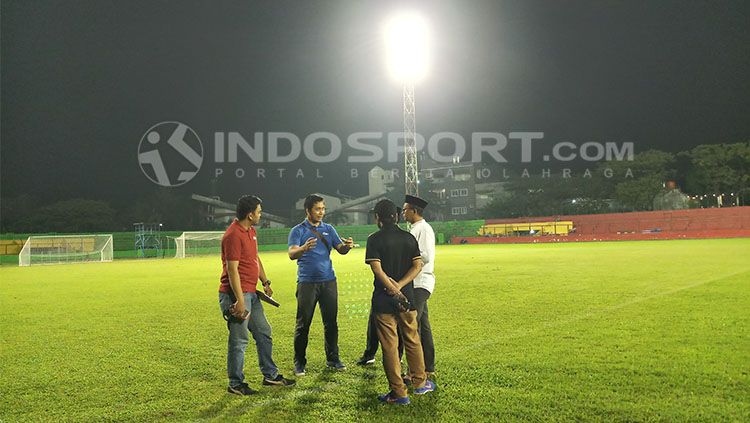 Penerangan lampu di Stadion Andi Mattalatta Mattoanging masih belum memenuhi standar PT Liga Indonesia Baru (LIB). Copyright: © Wira Wahyu Utama/INDOSPORT