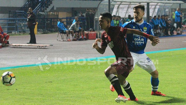 Persib vs PSM. Copyright: © Arif Rahman/INDOSPORT