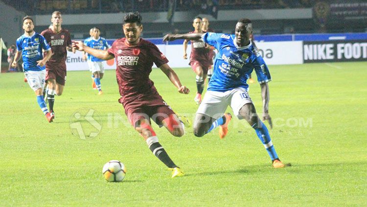 Persib vs PSM. Copyright: © Arif Rahman/INDOSPORT