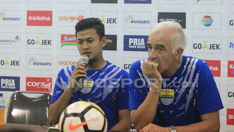 Persib vs PSM. Copyright: © Arif Rahman/INDOSPORT