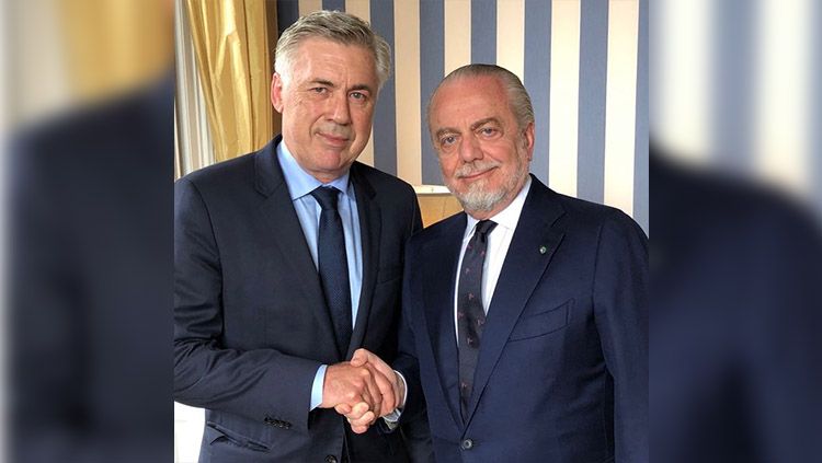 Carlo Ancelotti resmi menjadi pelatih Napoli. Copyright: © SSC Napoli