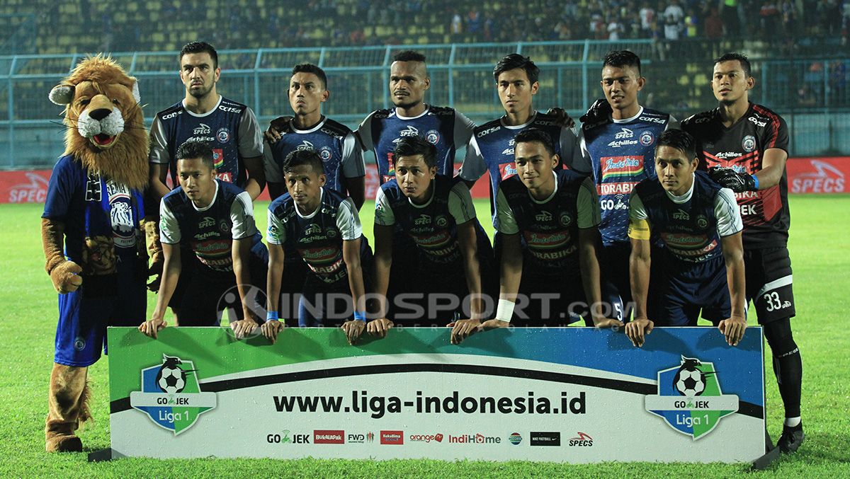 Skuat Arema FC sebelum pertandingan melawan PSIS Semarang, Jumat (01/06/18) kemarin. Copyright: © Ian Setiawan/Indosport.com